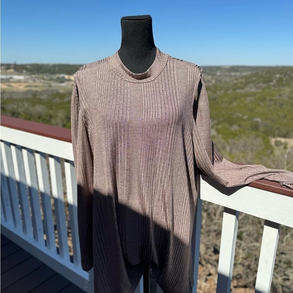 Signature Collection Cold Shoulder Top - Picture 1 of 10